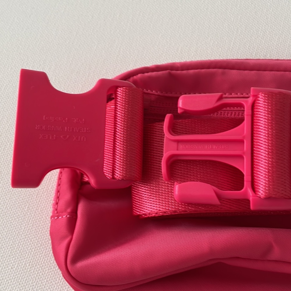 NWT Lululemon Everywhere Belt Bag Lipgloss - Picture 6 of 12